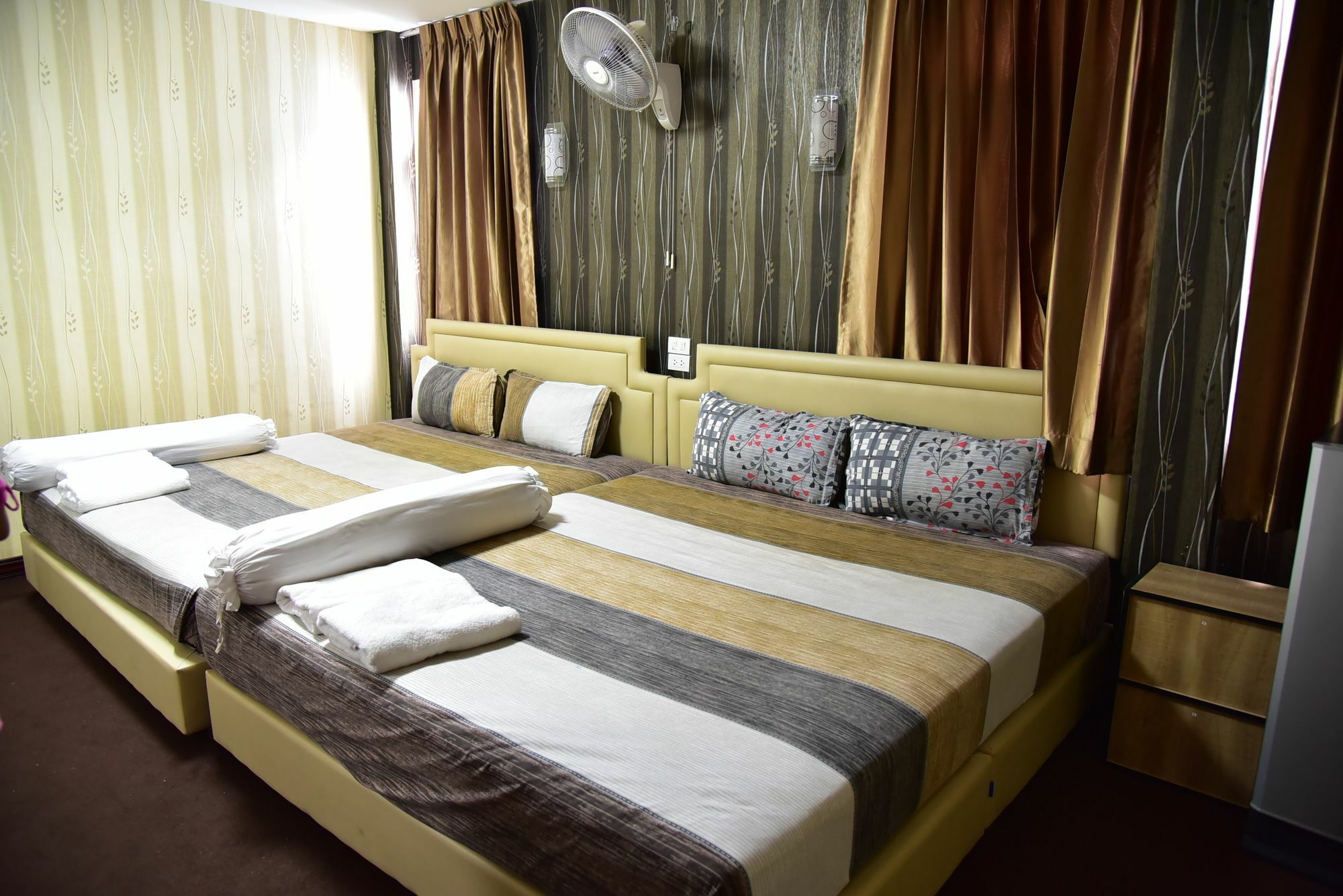 Hari Om Delhi Darbar Hotel Pattaya Exterior photo