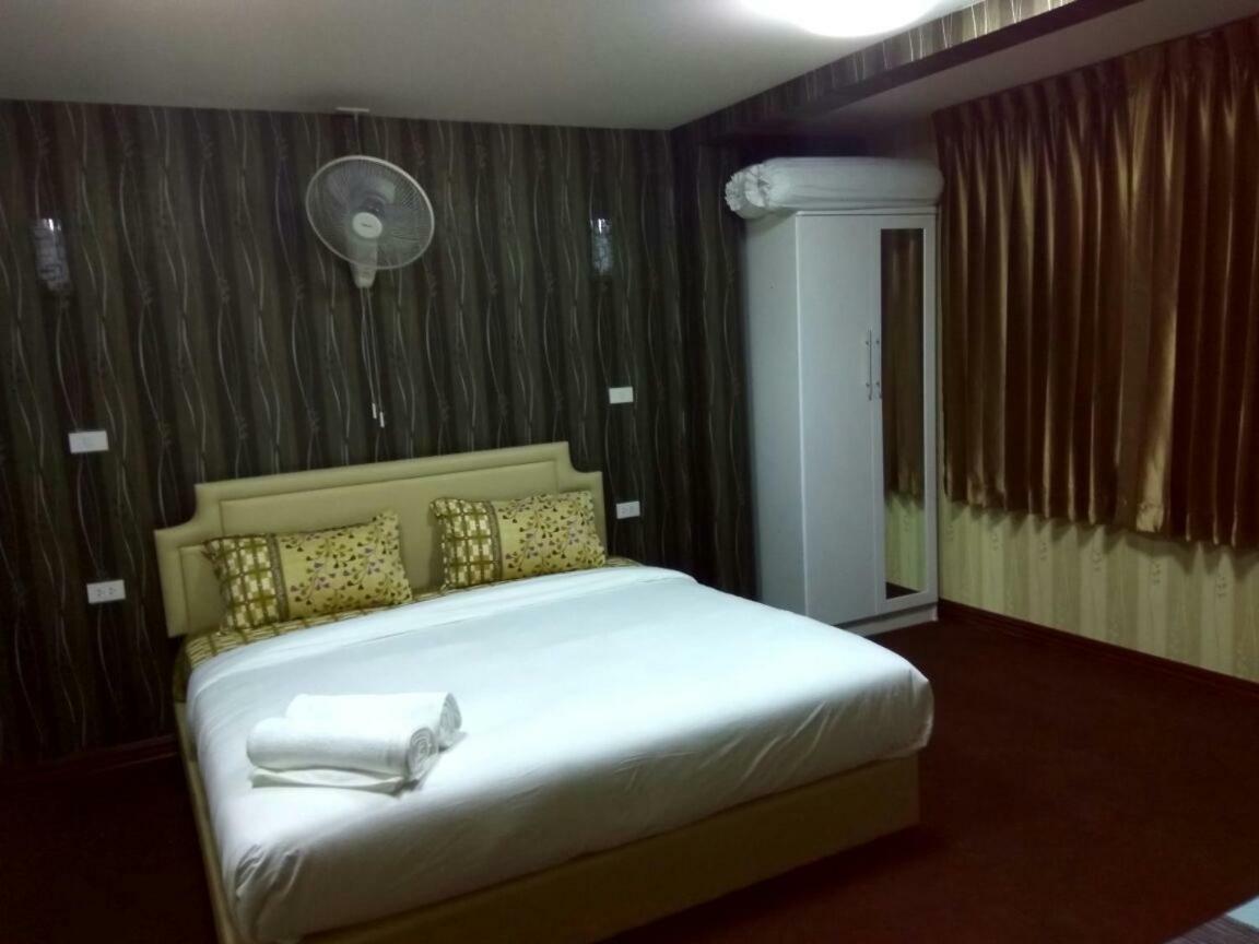 Hari Om Delhi Darbar Hotel Pattaya Exterior photo